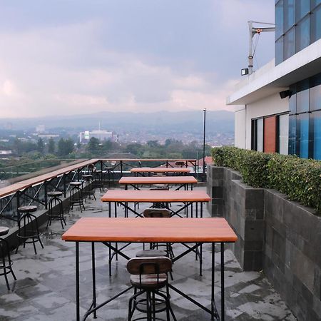 De Paviljoen Bandung Hotel Exterior photo