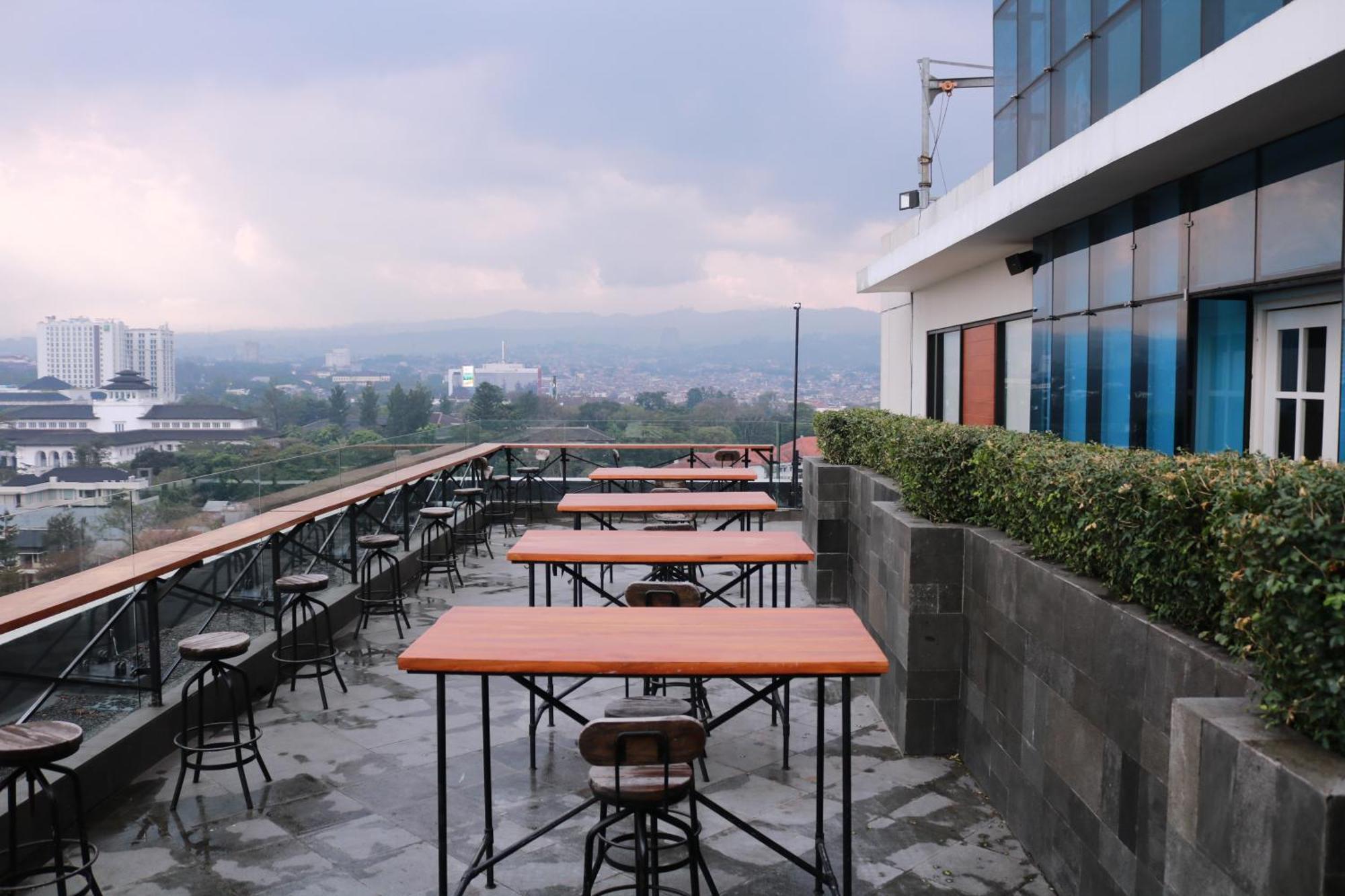 De Paviljoen Bandung Hotel Exterior photo